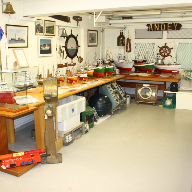 Hollvinakaffi föstudaginn kl 10.00